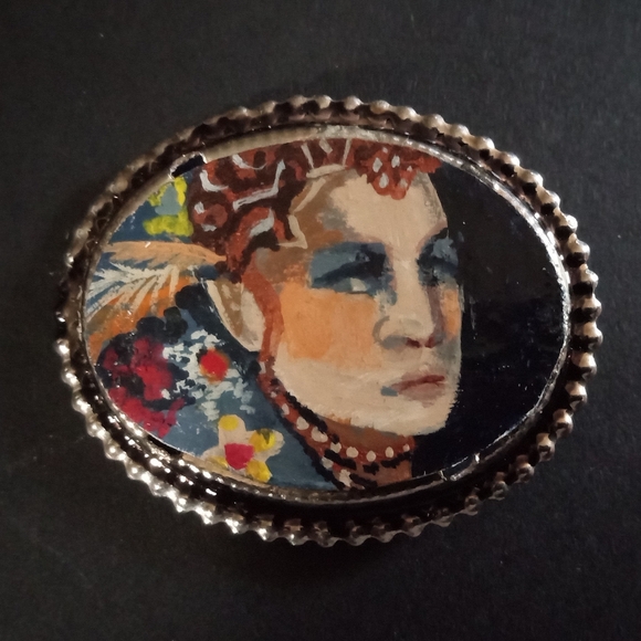 Hand Painted Flapper Portrait Brooch - Picture 1 of 6
